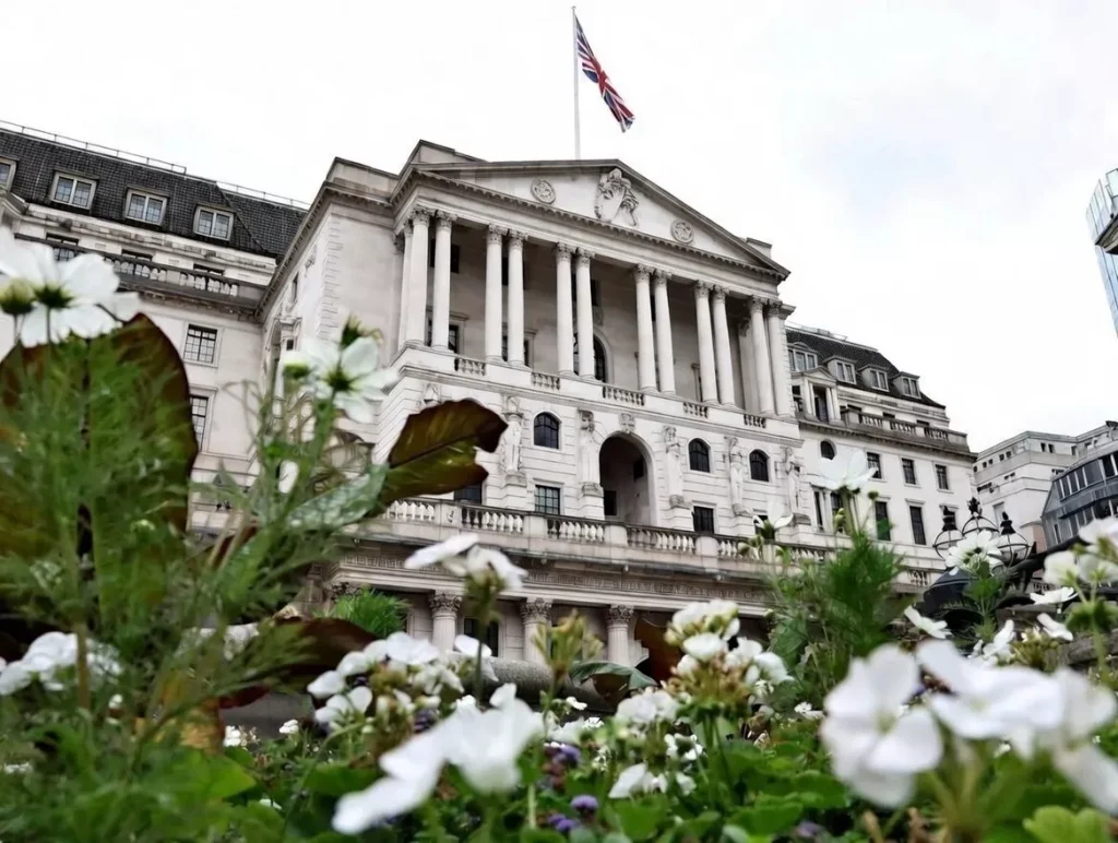 Bank of England Urged to Prepare for Financial Crisis from Official Extraterrestrial Life Announcement