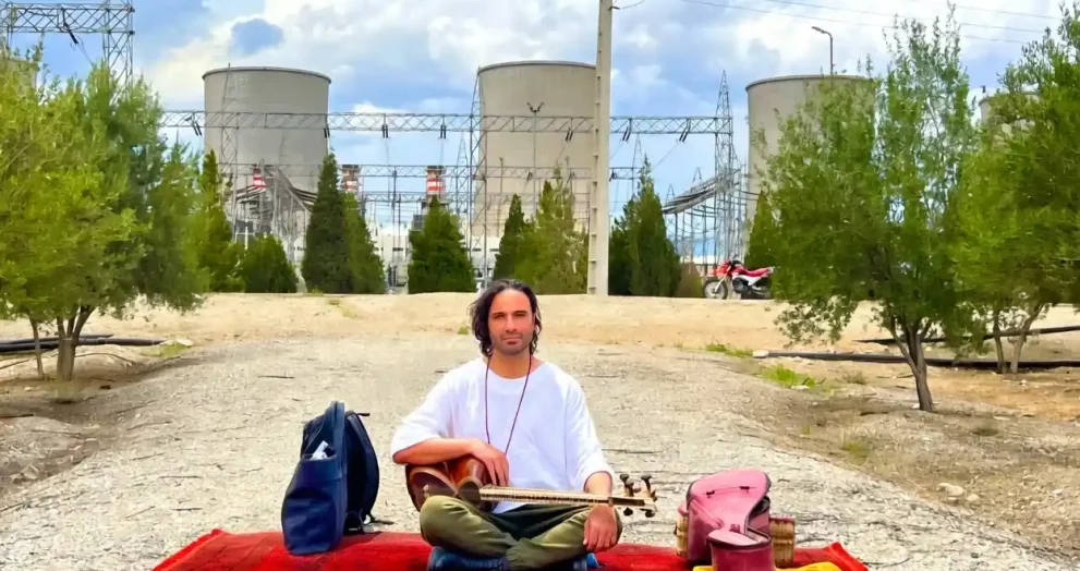 Ali Ghamsari Performs at Damavand Power Plant