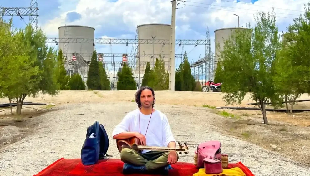 Ali Ghamsari Performs at Damavand Power Plant